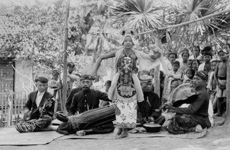 Ritual and Struggle: Movement of Banyuwangi Gandrung Dance from the Colonial Era to the Reformation